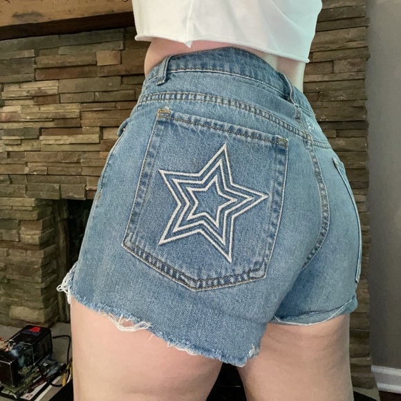 H&M x COACHELLA EMBROIDERED DAYDREAMER JEAN SHORTS - Picture 3 of 4